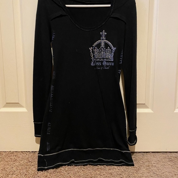 Top with a fun design on the front left and back. - Picture 1 of 2